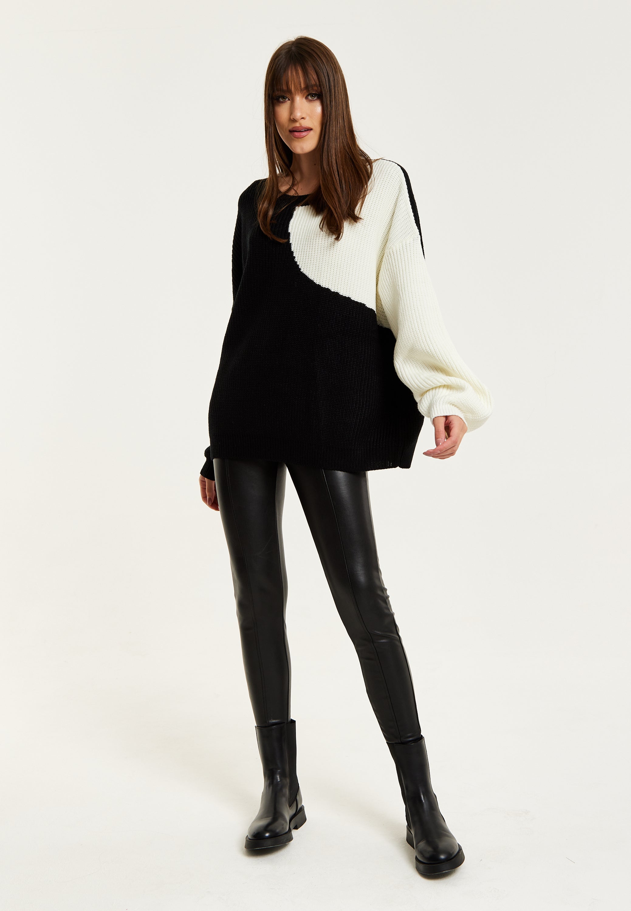 Women s Jumper in Black and White with Long Sleeves and Relaxed Fit Liquorish Online