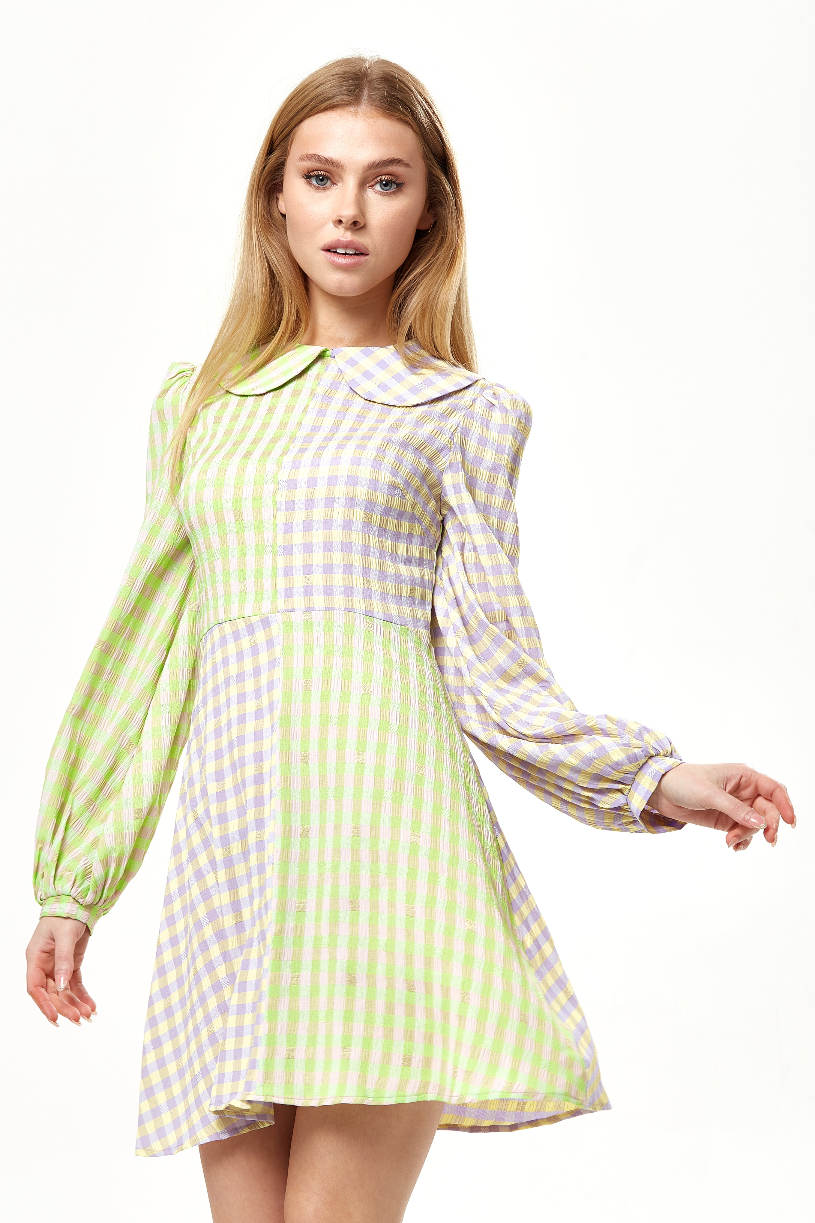 Women's Mini Dress in Green Check with Long Sleeves and Collar - Styli Liquorish Online Women's Mini Dress in Green Check with Long Sleeves and Collar - Styli Liquorish Online