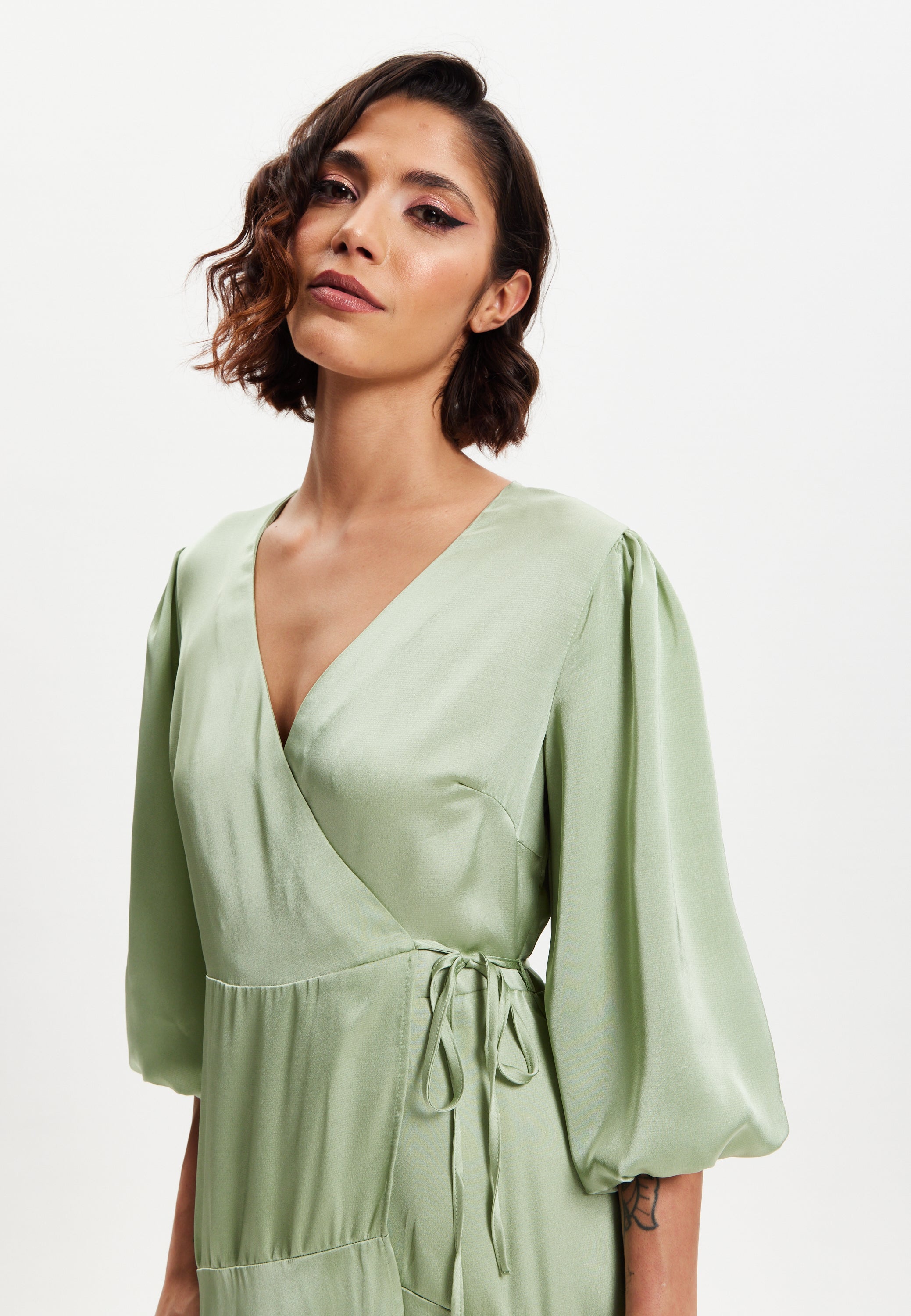 Women's Midi Wrap Dress in Sage Green with Short Puff Sleeves - Elegan Liquorish Online Women's Midi Wrap Dress in Sage Green with Short Puff Sleeves - Elegan Liquorish Online