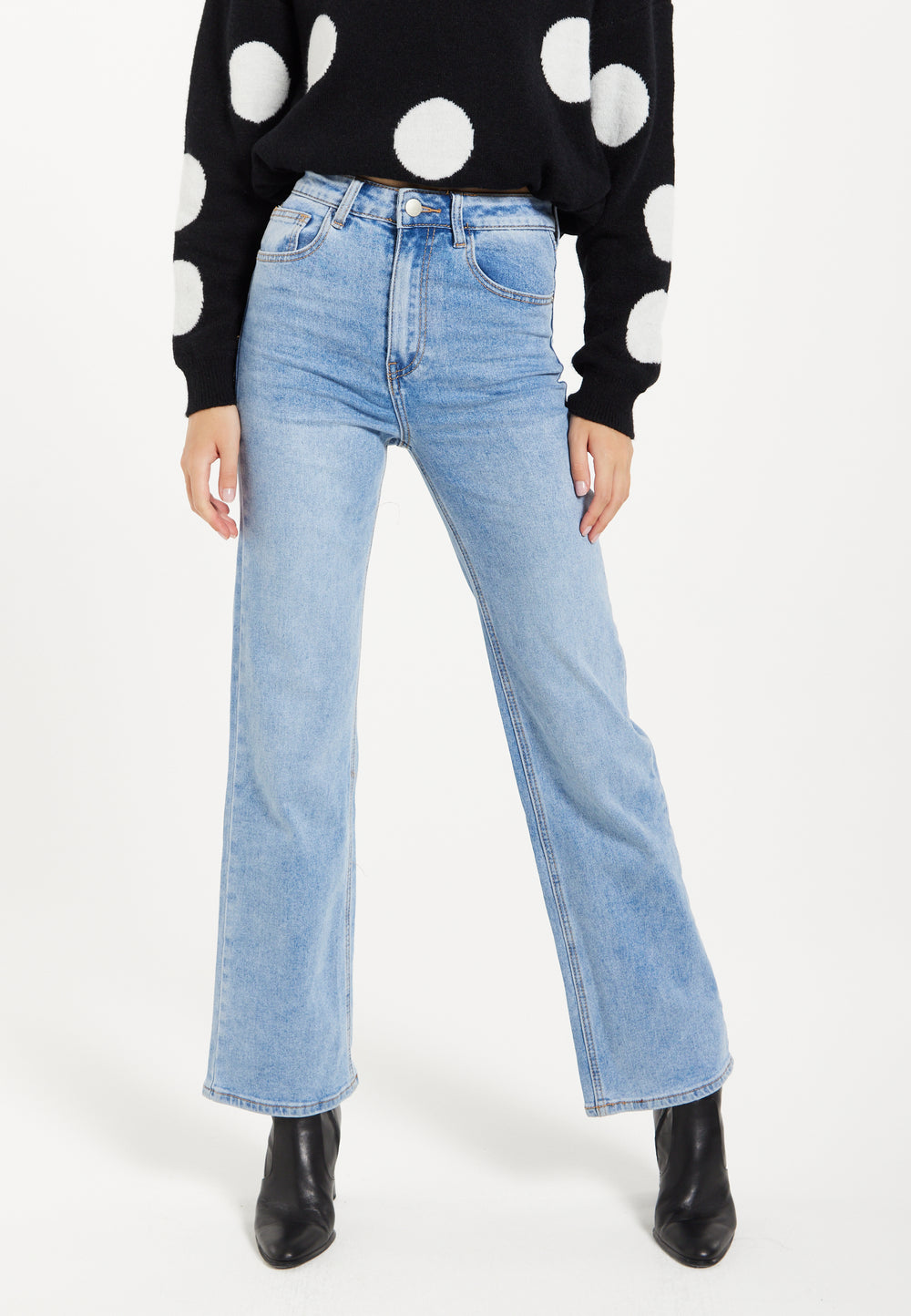 Women's High-Waisted Jean in Light Blue - Timeless Straight-Leg Fit with Vintage-Inspired Silhouette