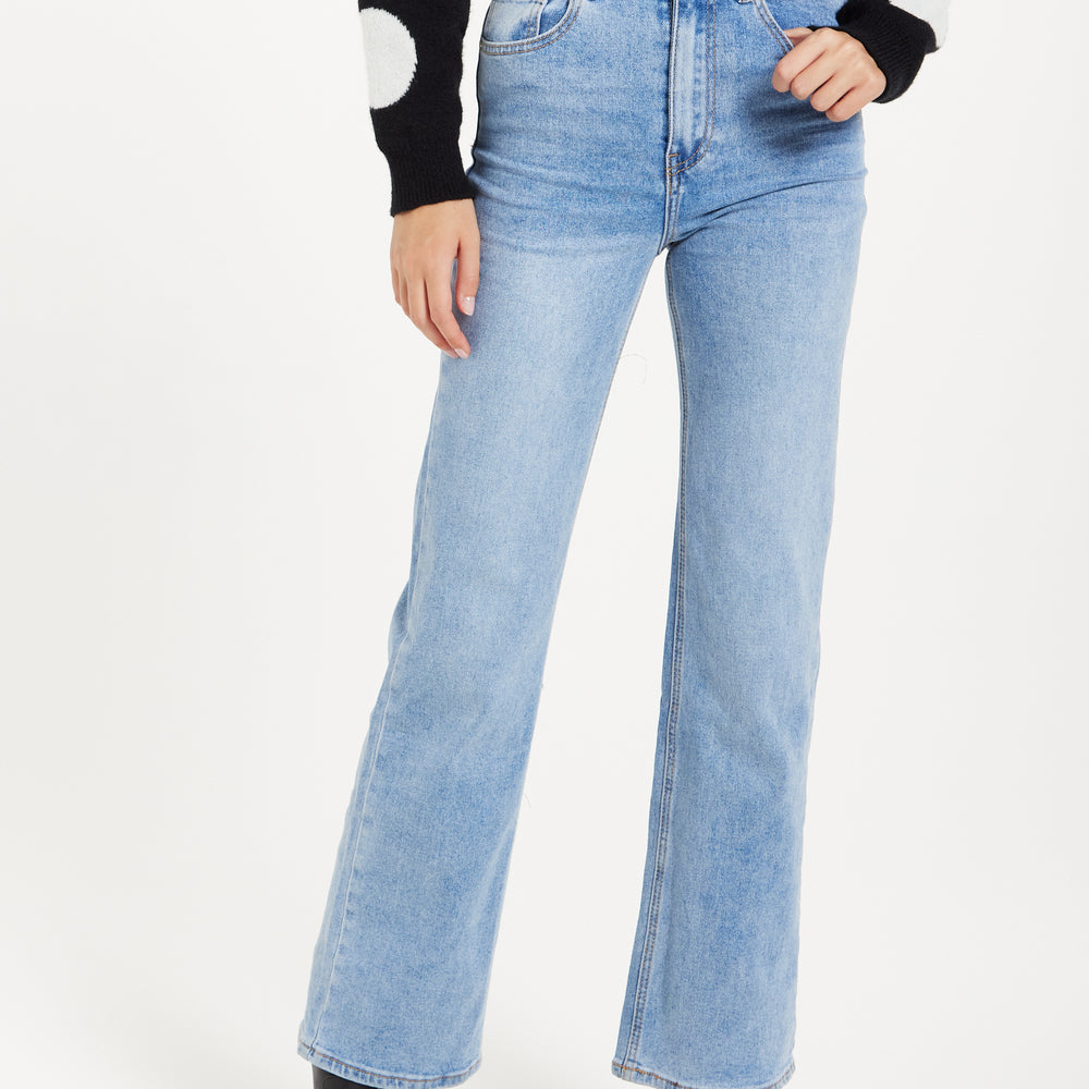 
                  
                    Women's High-Waisted Jean in Light Blue - Timeless Straight-Leg Fit with Vintage-Inspired Silhouette
                  
                