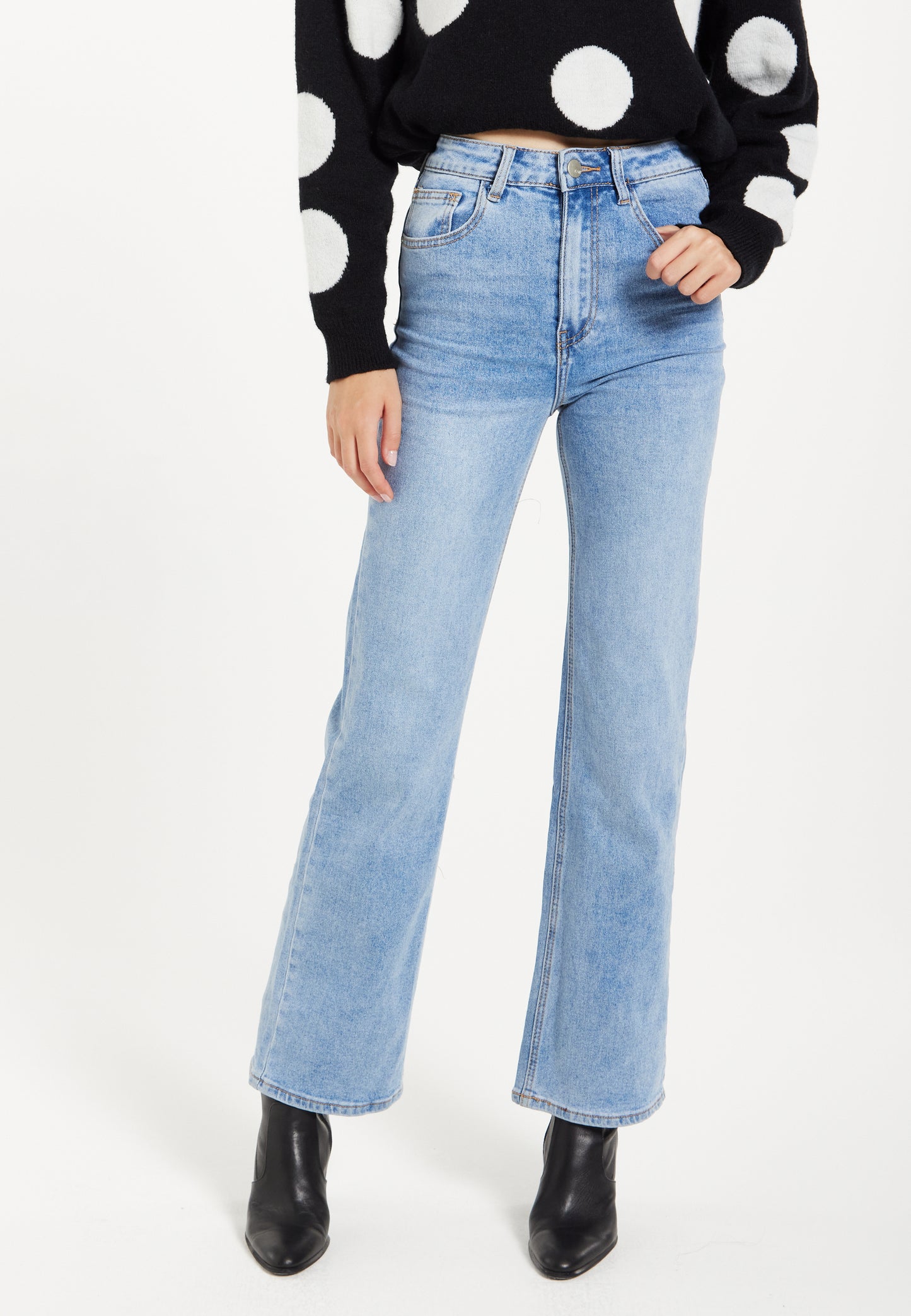 
                  
                    Liquorish High-Waisted Jean in Light Blue
                  
                