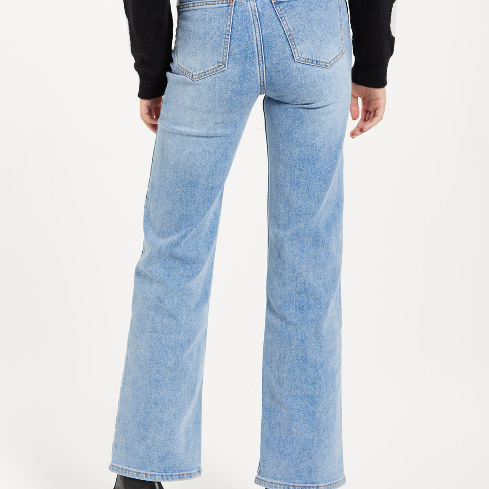 
                  
                    Women's High-Waisted Jean in Light Blue - Timeless Straight-Leg Fit with Vintage-Inspired Silhouette
                  
                