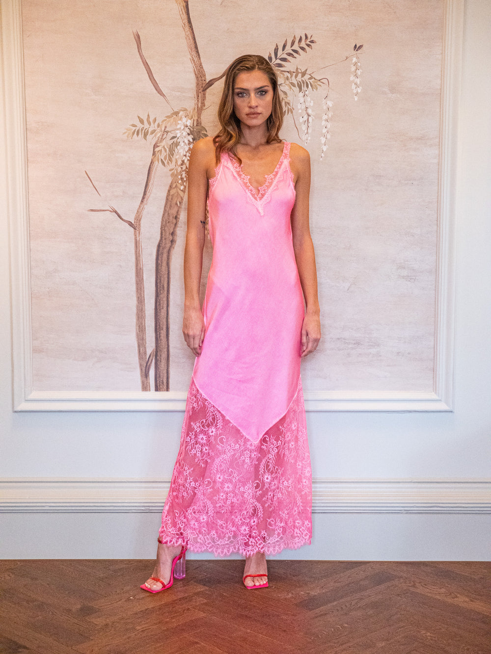 Liquorish Lace Detailed V-Neck Maxi Dress In Pink
