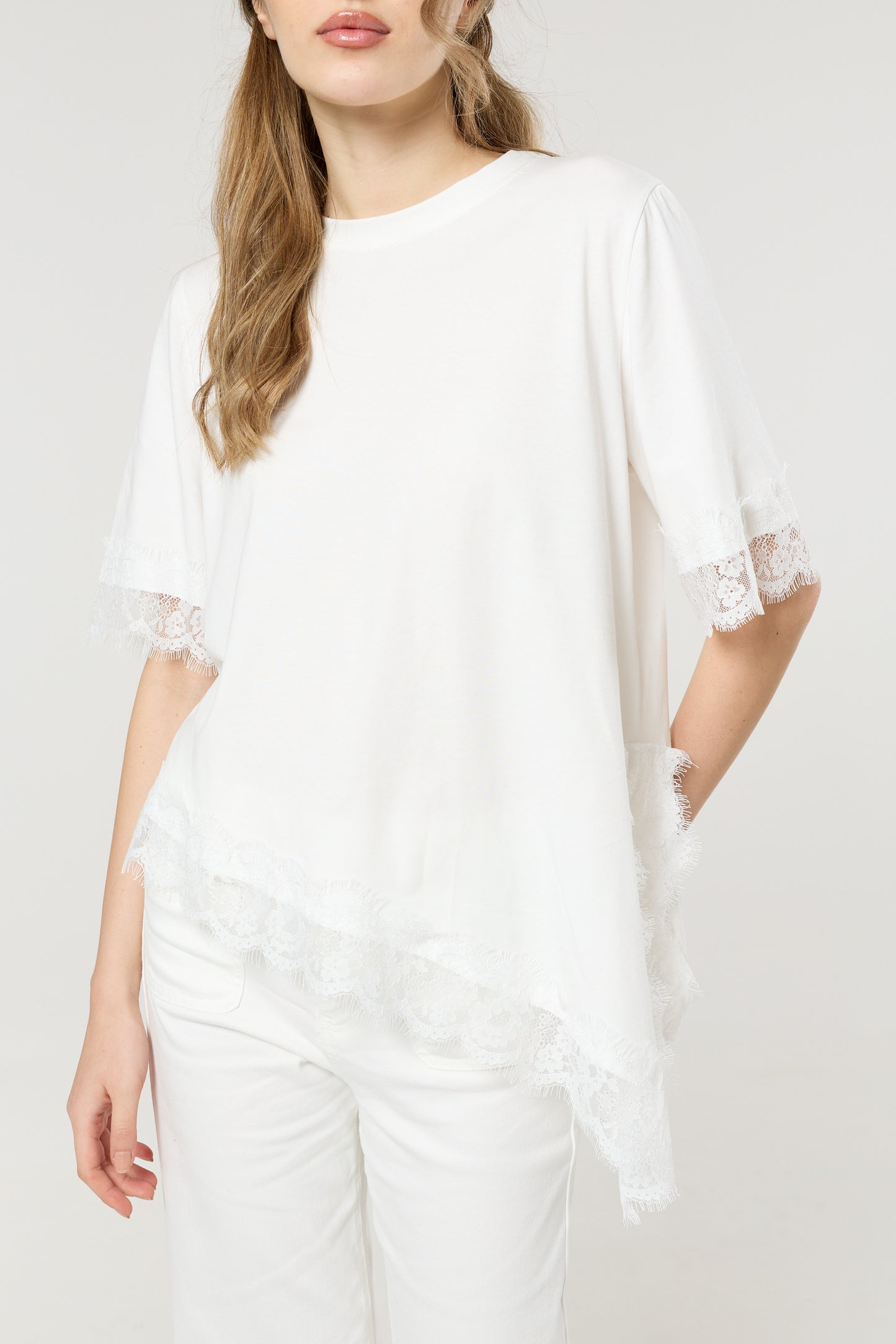 
                  
                    White Asymmetric Lace Trim Cotton T-Shirt
                  
                