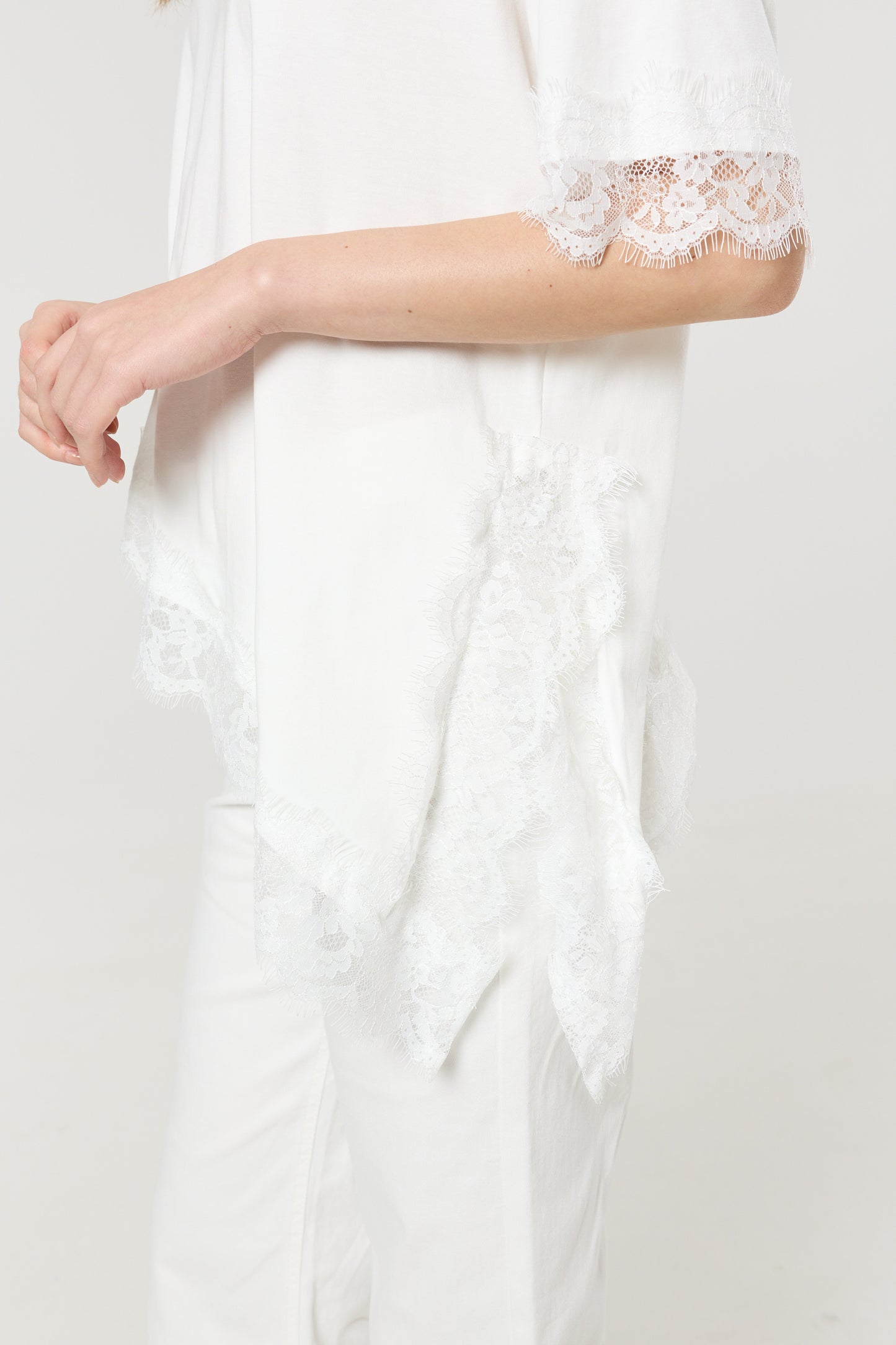 
                  
                    White Asymmetric Lace Trim Cotton T-Shirt
                  
                