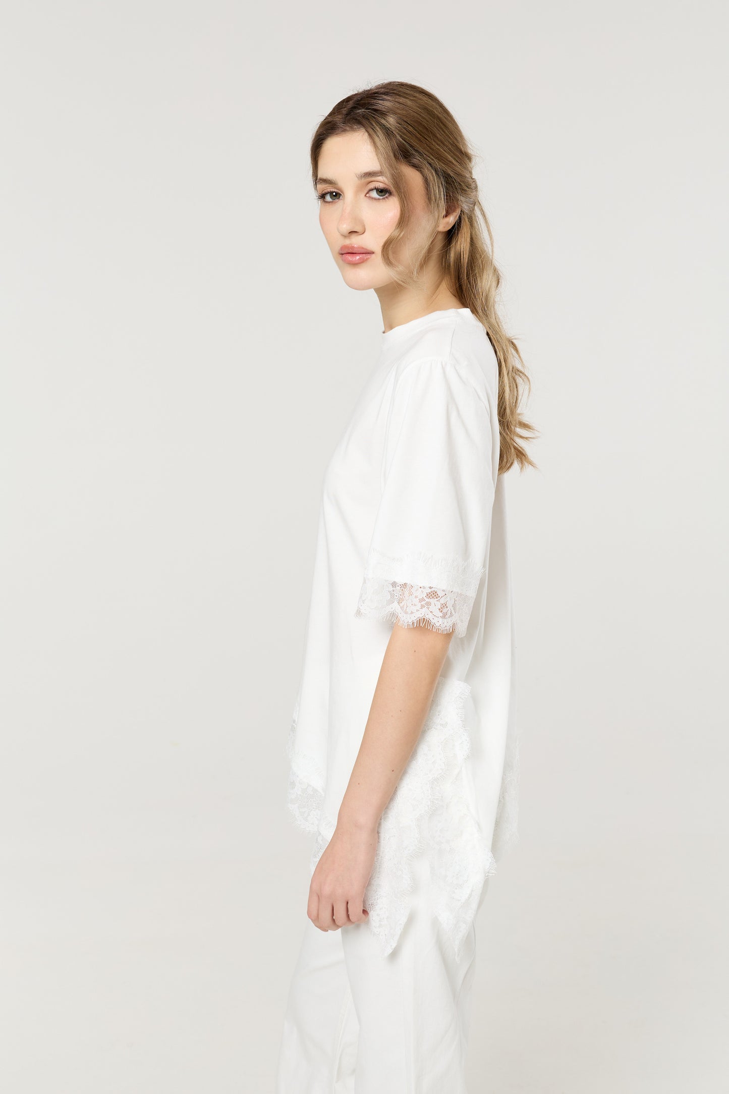 
                  
                    White Asymmetric Lace Trim Cotton T-Shirt
                  
                