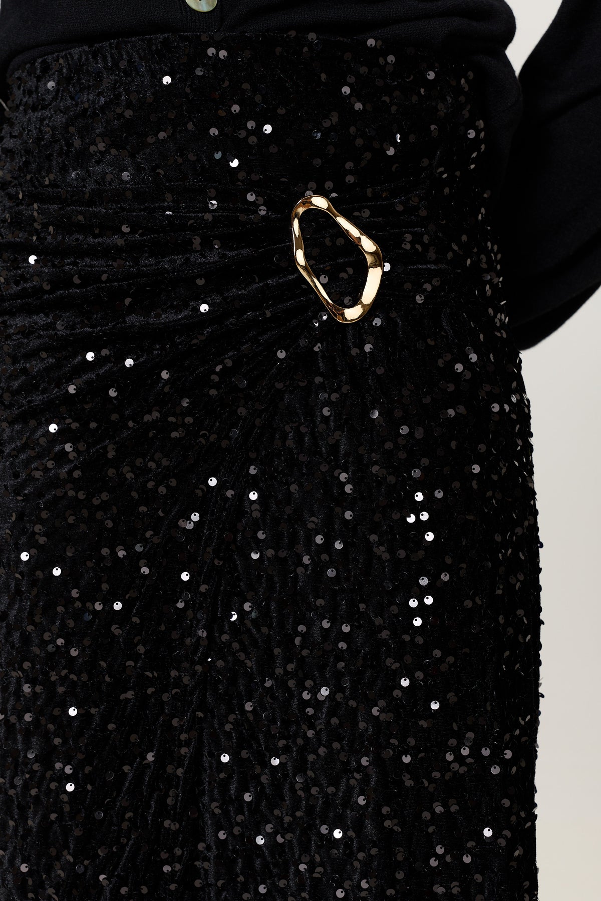 
                  
                    Black Sequin Buckle Midi Skirt
                  
                
