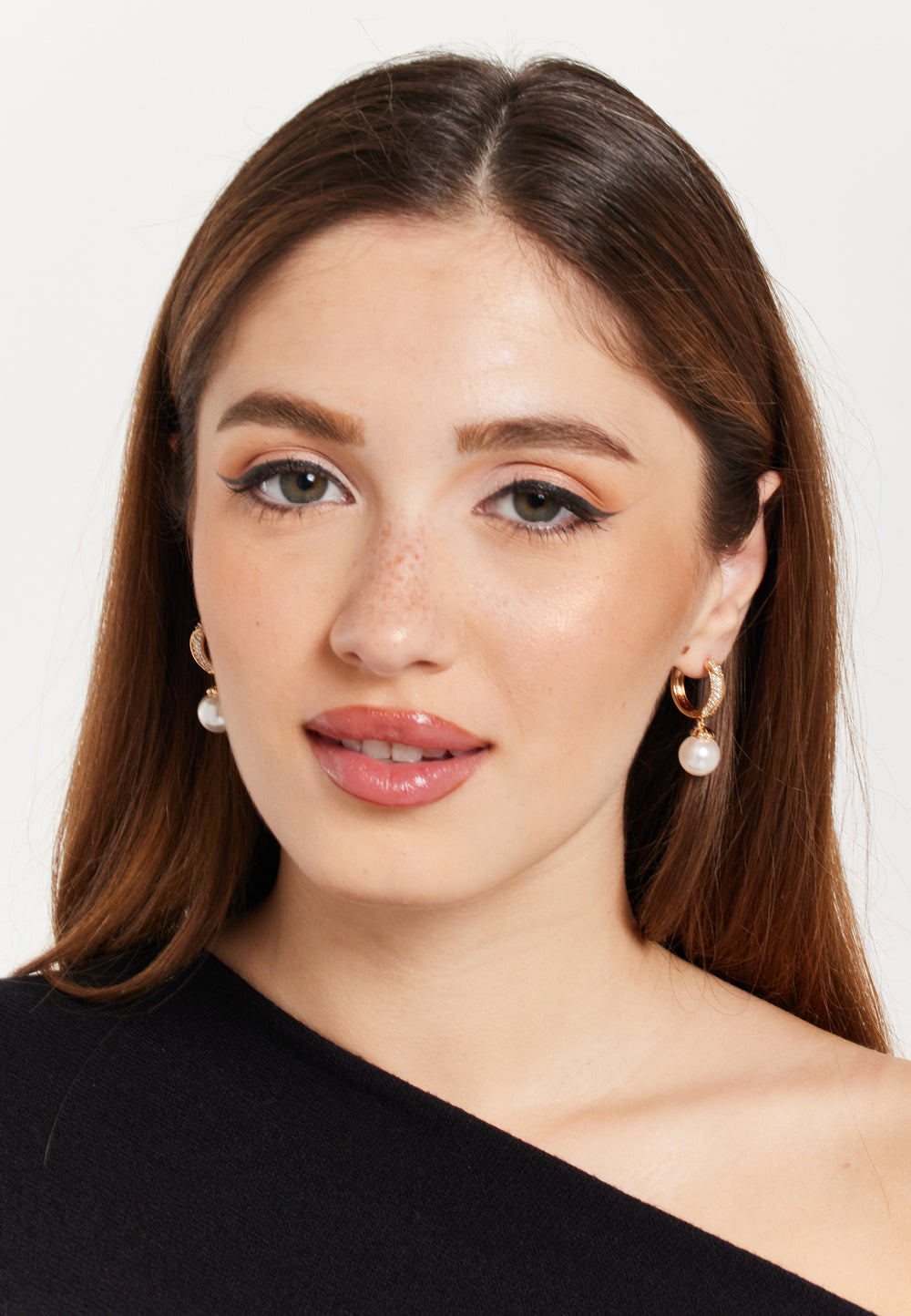 Mini Hoop Earrings with Shimmering Pearls