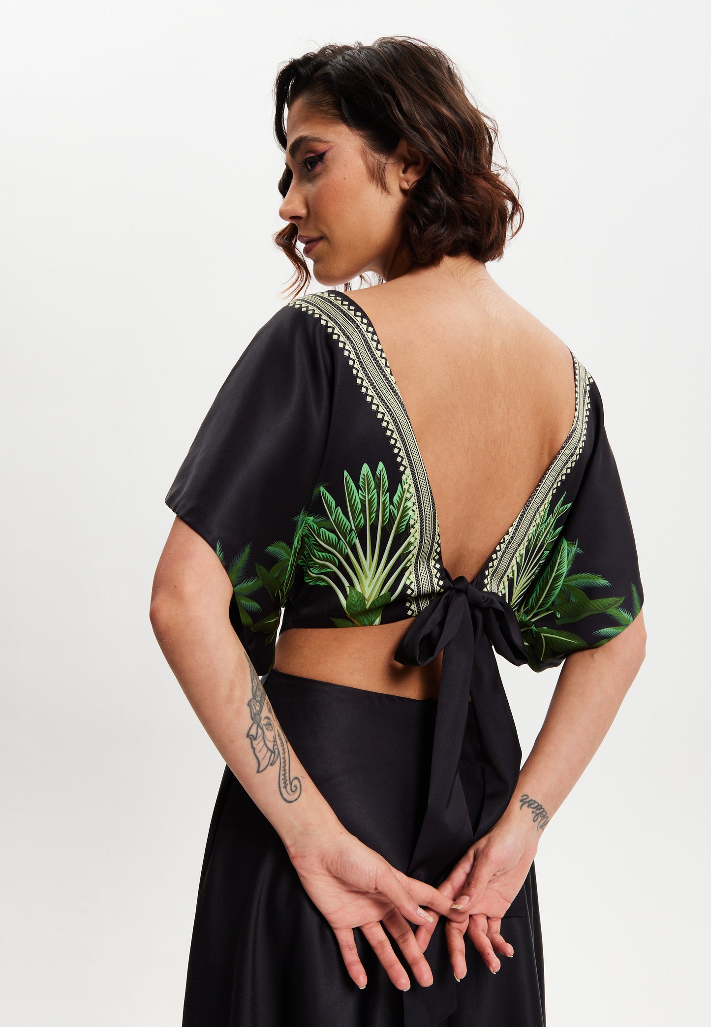 
                  
                    Liquorish Leaf Printed V-Neck Back Detail A-Line Maxi Dress
                  
                