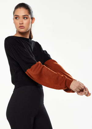 Liquorish Jumper in Black with Contrast Sleeves in Brown