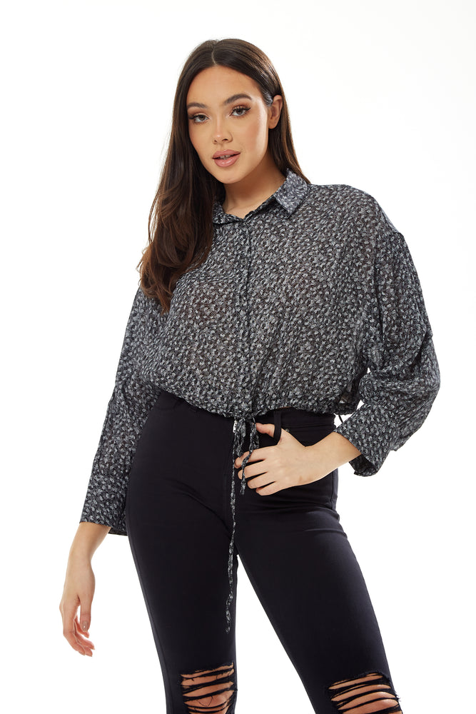 Liquorish Painterly Print Crop Shirt in Grey