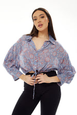 Liquorish Floral Print Crop Shirt in Lilac