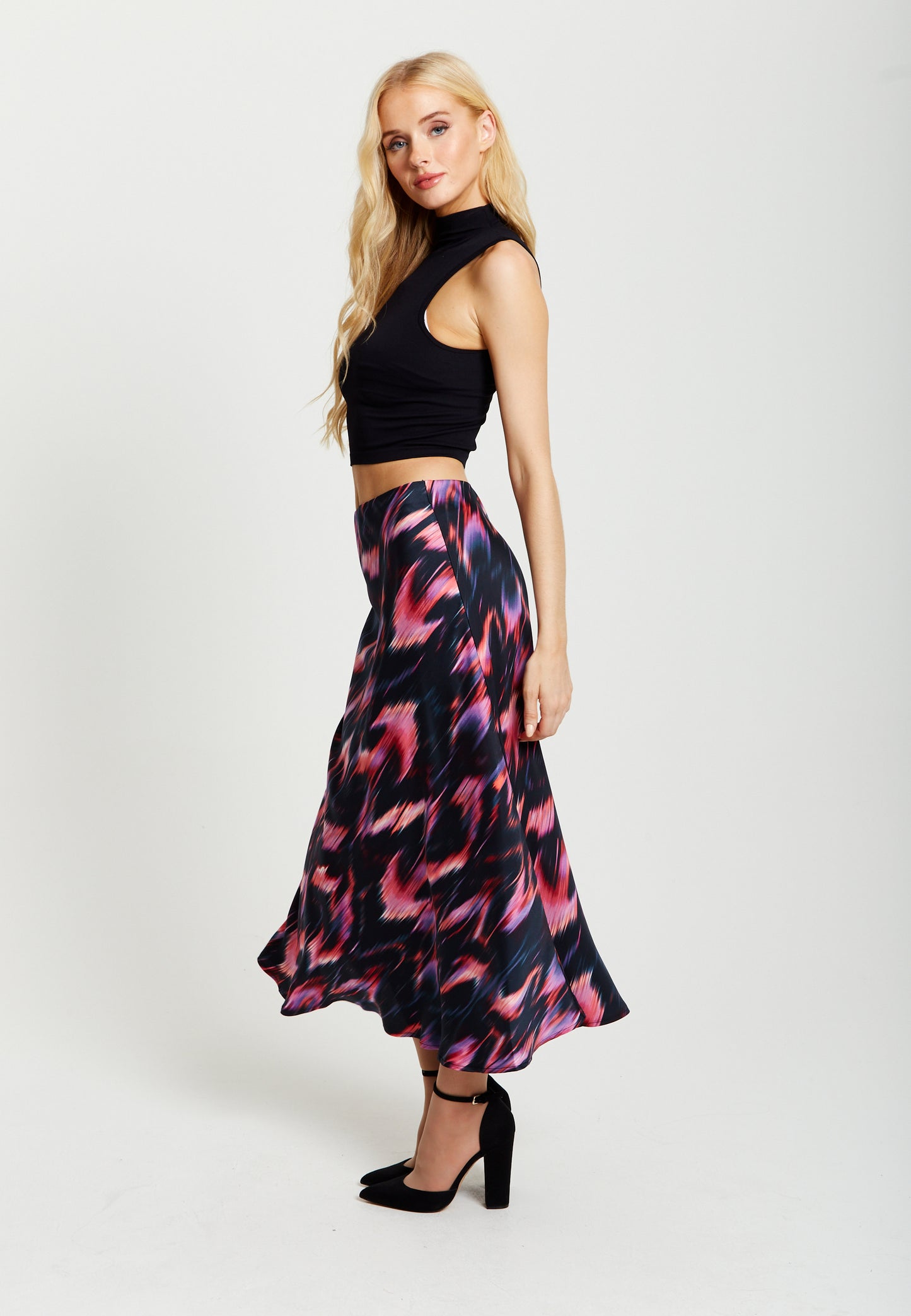
                  
                    Liquorish Abstract Ikat Print Midi Skirt In Black And Pink
                  
                